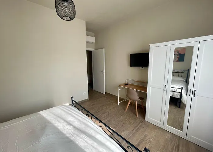 Lu R&a A 800 Metri Dal Centro Storico Appartamento